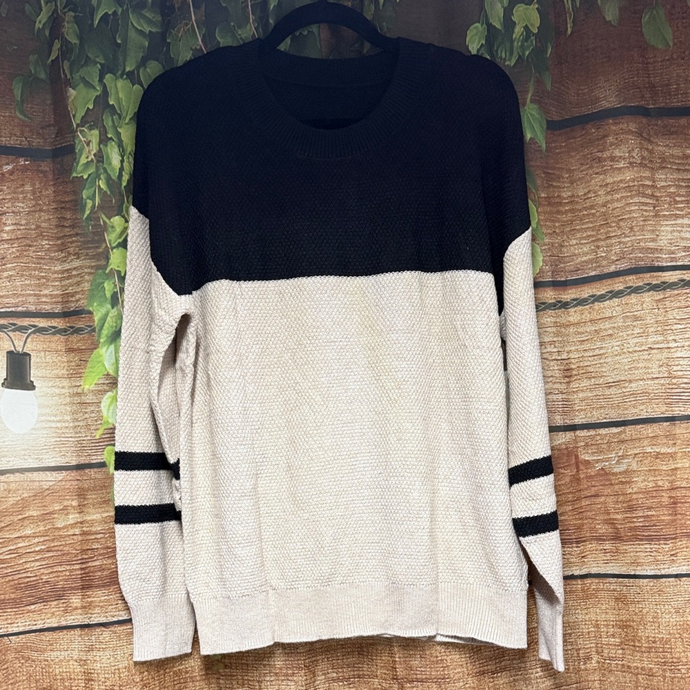 🆕Black and Cream Sweater
